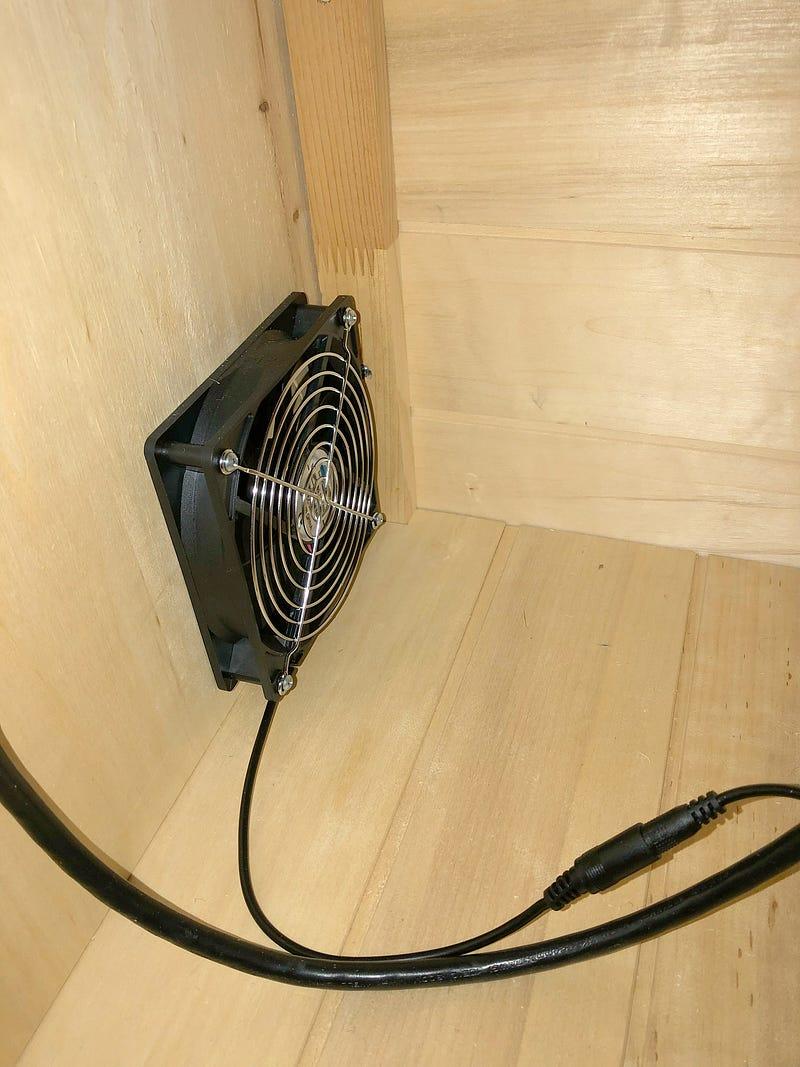 Adjustable CPU fan for sauna air flow